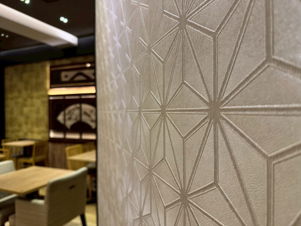 東京都港区赤坂の焼き鳥がお勧めの居酒屋【彩葉】です。炭火焼の焼き鳥と蟹が人気があります。定食のランチもおすすめで大人気です