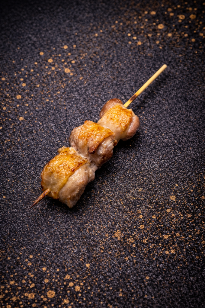 赤坂で焼き鳥なら【彩葉】炭火焼きで味わう大人のディナー|北海道料理・高級居酒屋のもも肉の焼き鳥