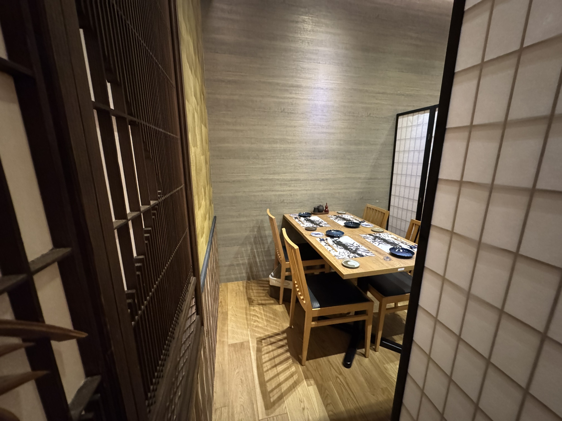 赤坂で蟹料理と会食に使える半個室