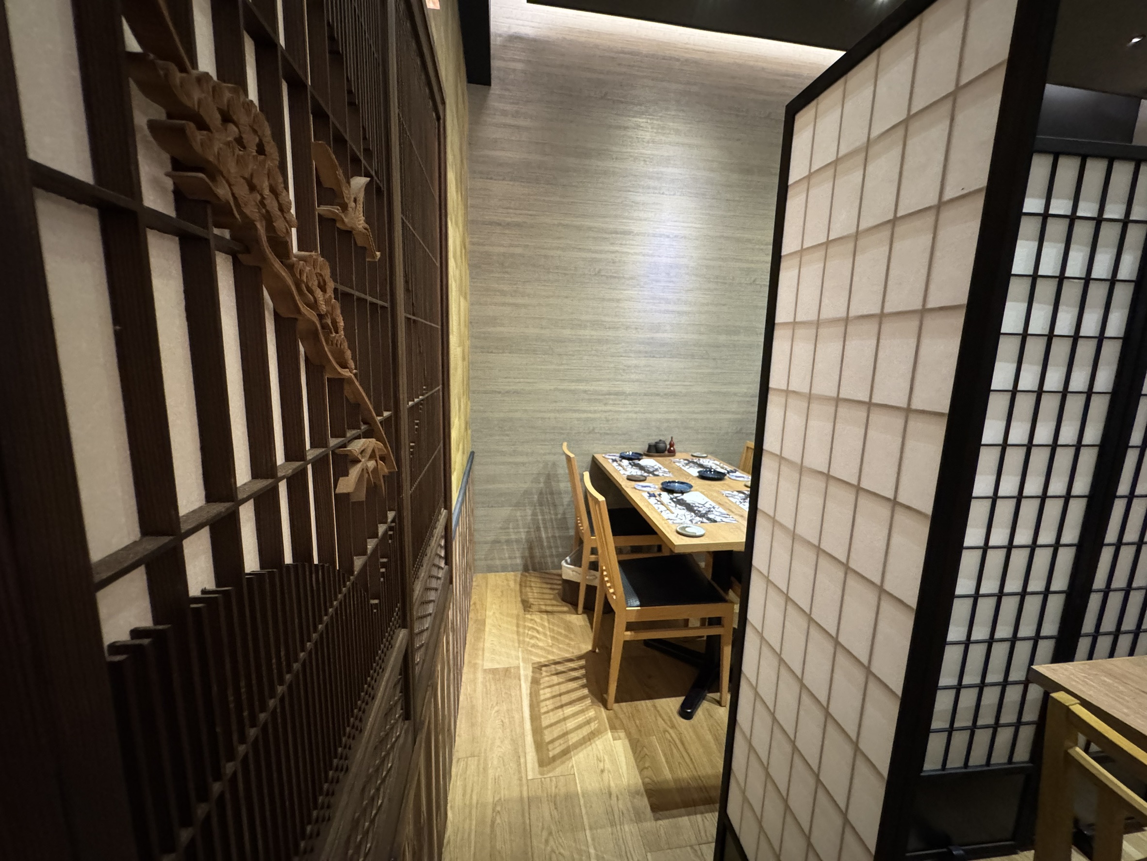 赤坂で喫煙可能条件も確認しやすい半個室のある居酒屋